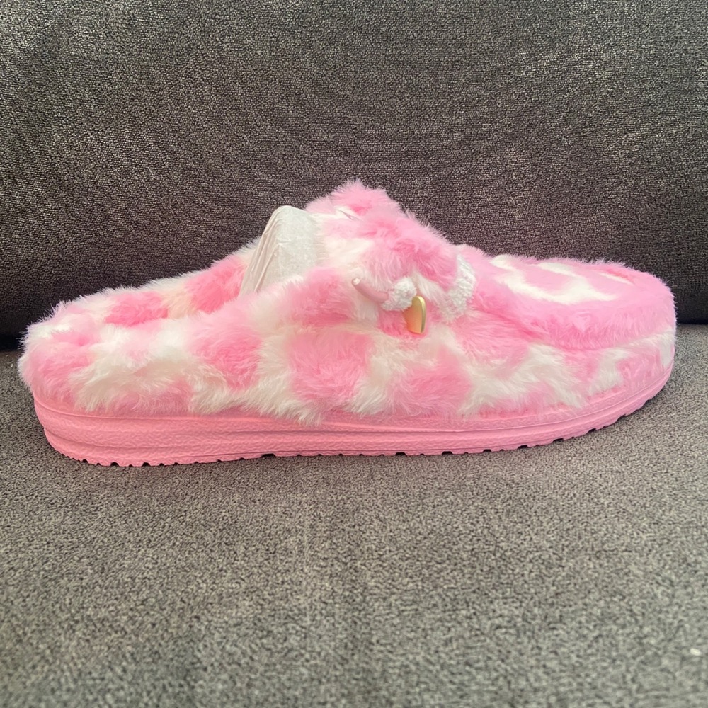 Hey Dude Wendy Slipper Hearts Womens 9 Pink White Faux Fur Plush Mules 45545-690